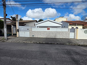 Casa na Adenil Falc�o