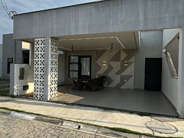 Casa no Condom�nio Malibu